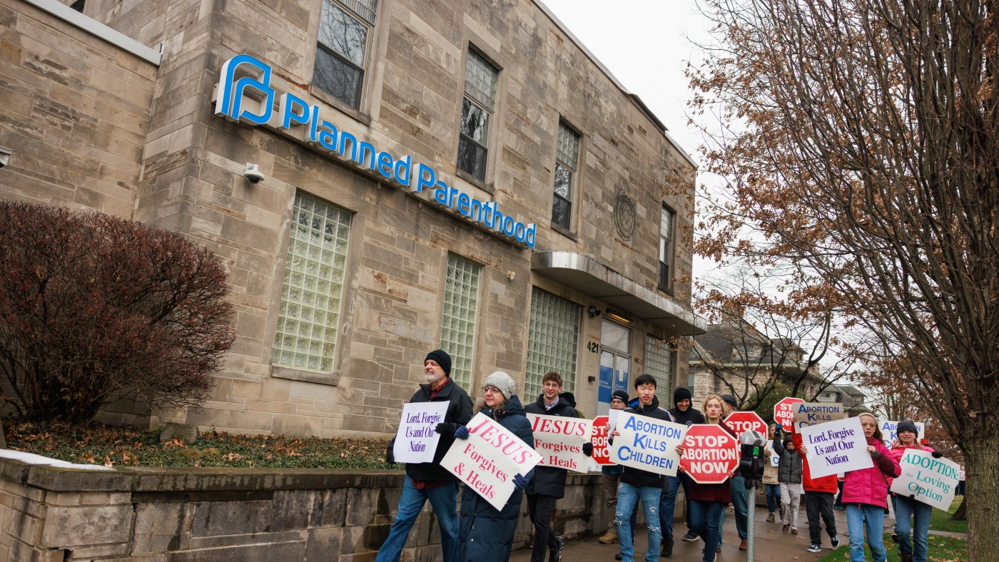 Abortion providers — and patients — are on the move, as state laws keep shifting : Shots